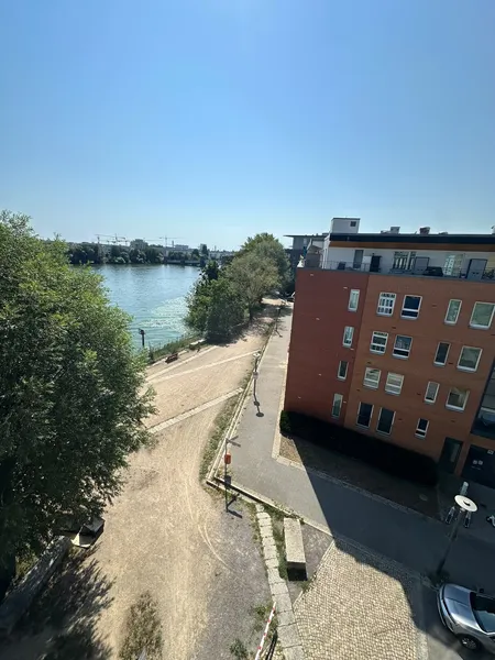 frisch renovierte 2-Zimmer-Wohnung mit Wintergarten, EBK & Wasserblick — photo 1